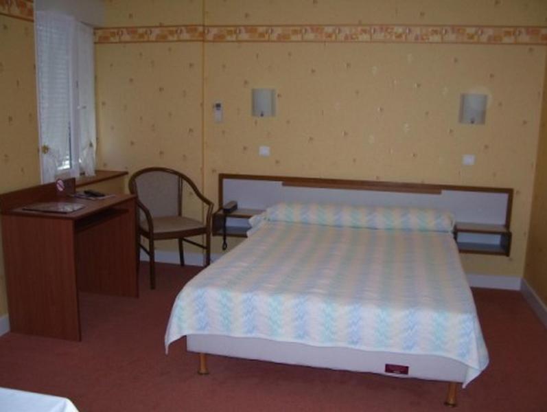 דסיז Hotel De L'Agriculture חדר תמונה