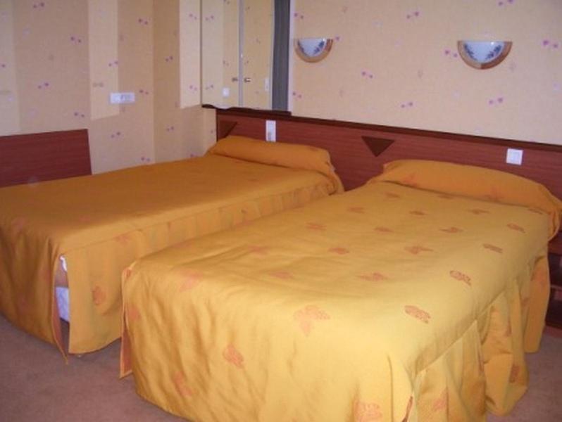 דסיז Hotel De L'Agriculture חדר תמונה