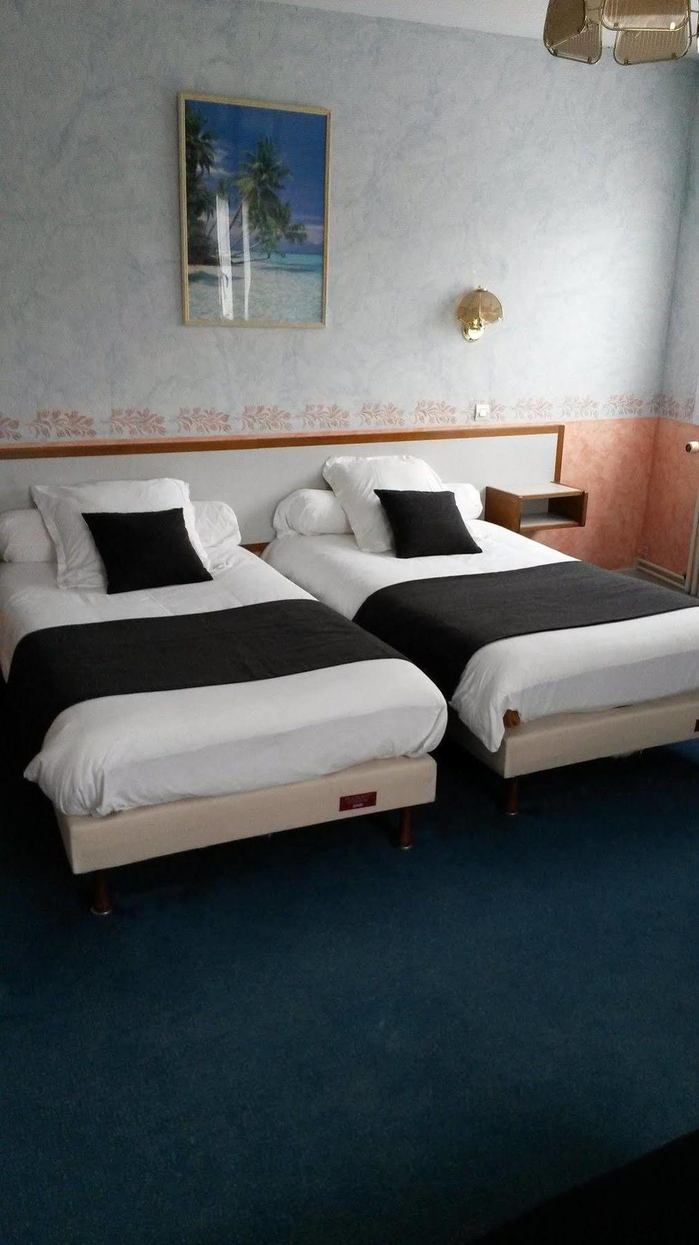 דסיז Hotel De L'Agriculture מראה חיצוני תמונה